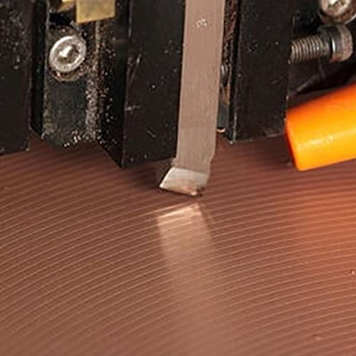 Lap plitasini tuzatish moslamasi